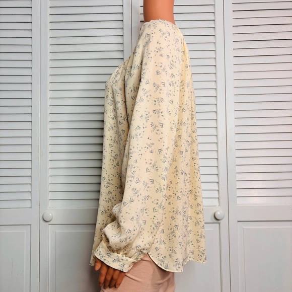 VINCE Yellow Smocked Silk Floral Button Down Blouse Size Medium - Picture 5 of 10